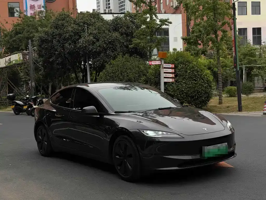 Tesla Model 3 — фото 4