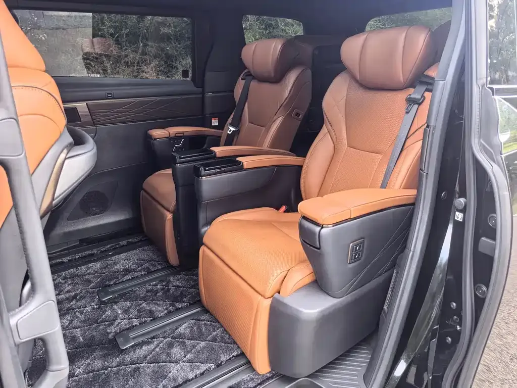 Toyota Vellfire — фото 5