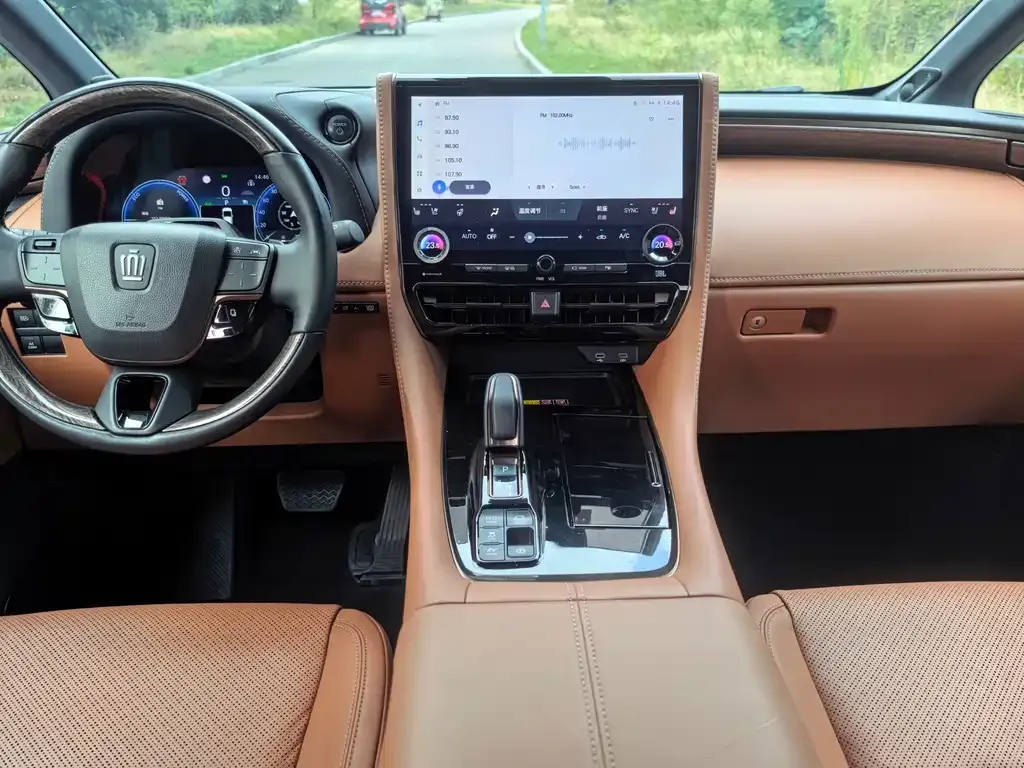 Toyota Vellfire — фото 8