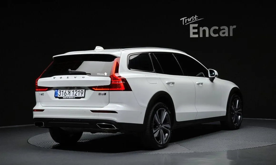 Volvo V60 — фото 6