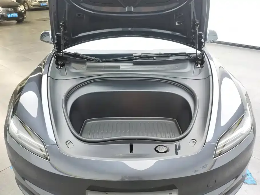 Tesla Model 3 — фото 3