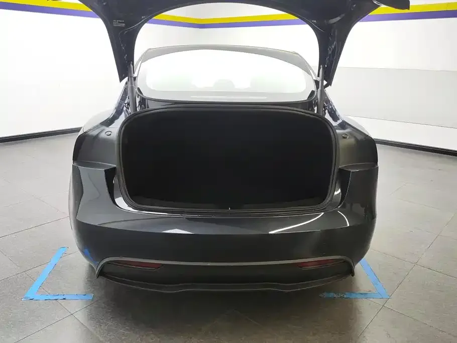 Tesla Model 3 — фото 9