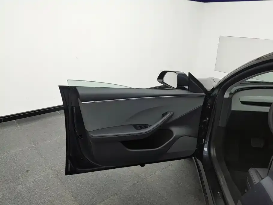 Tesla Model 3 — фото 2