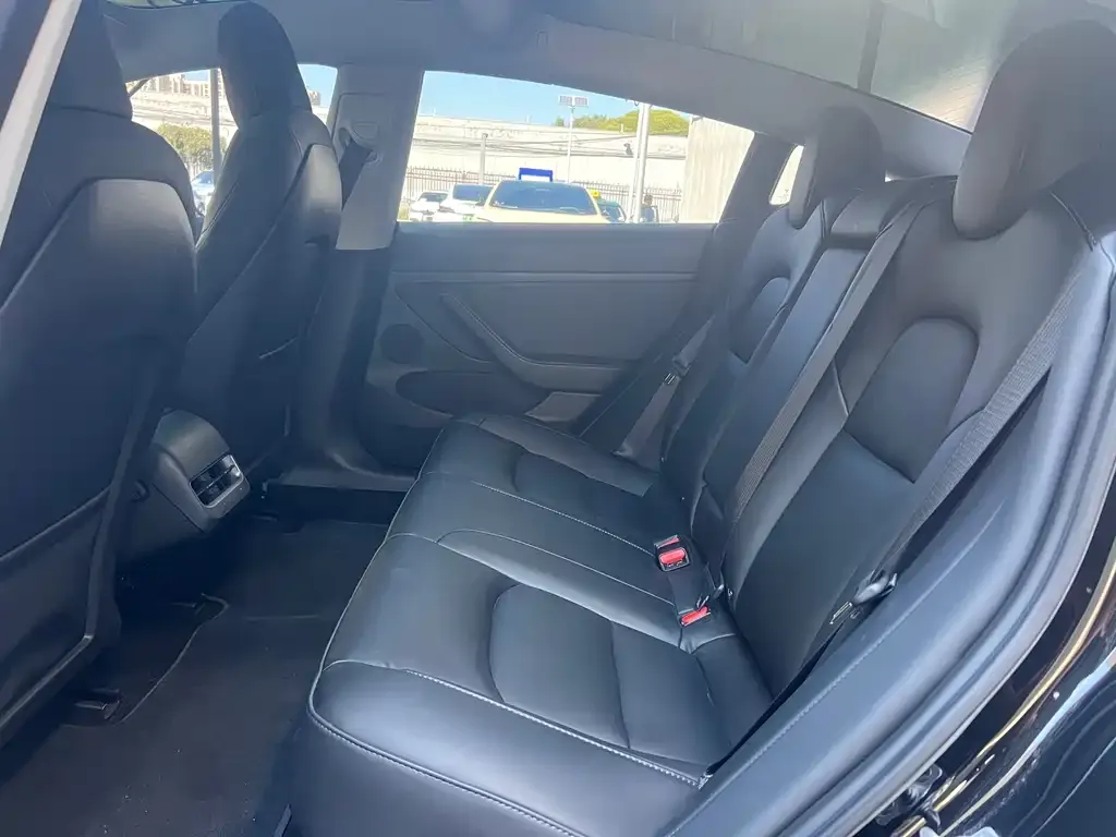 Tesla Model 3 — фото 3