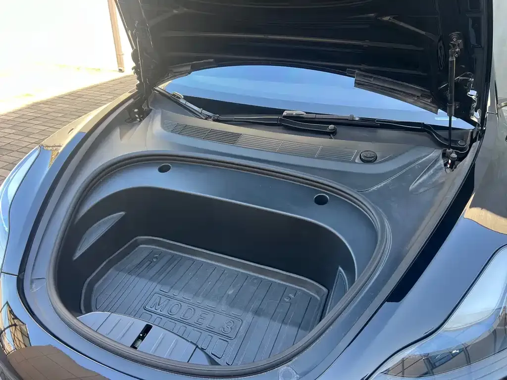 Tesla Model 3 — фото 10