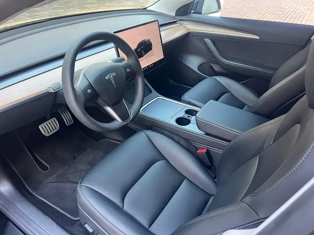 Tesla Model 3 — фото 9
