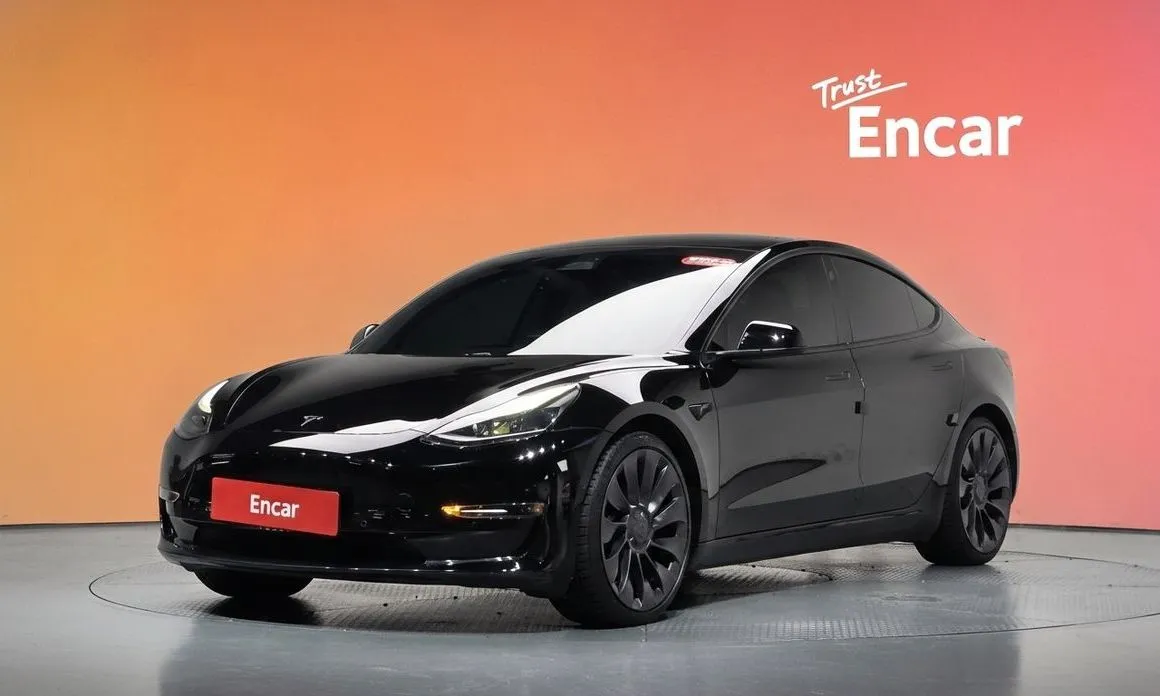 Tesla Model 3 — фото 1