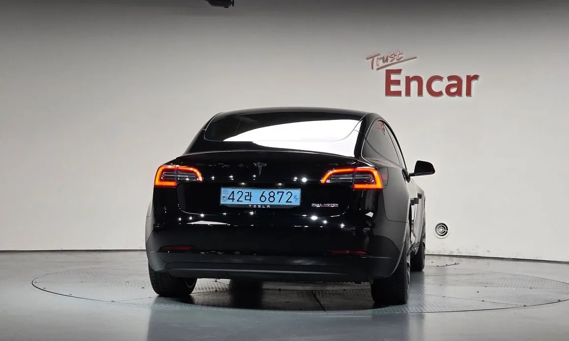 Tesla Model 3 — фото 3