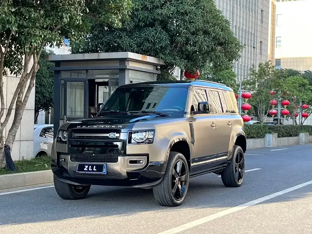 Land Rover Defender — фото 1
