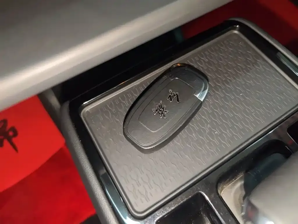 Hongqi E-QM5 — фото 3