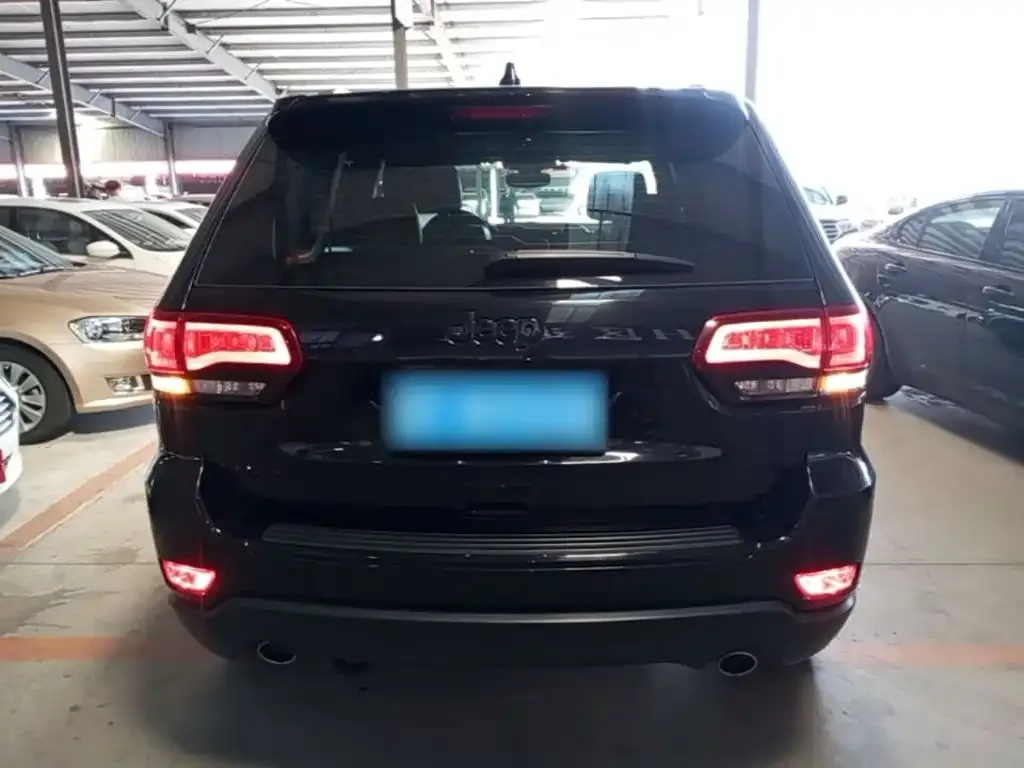Jeep Grand Cherokee (Import) — фото 2