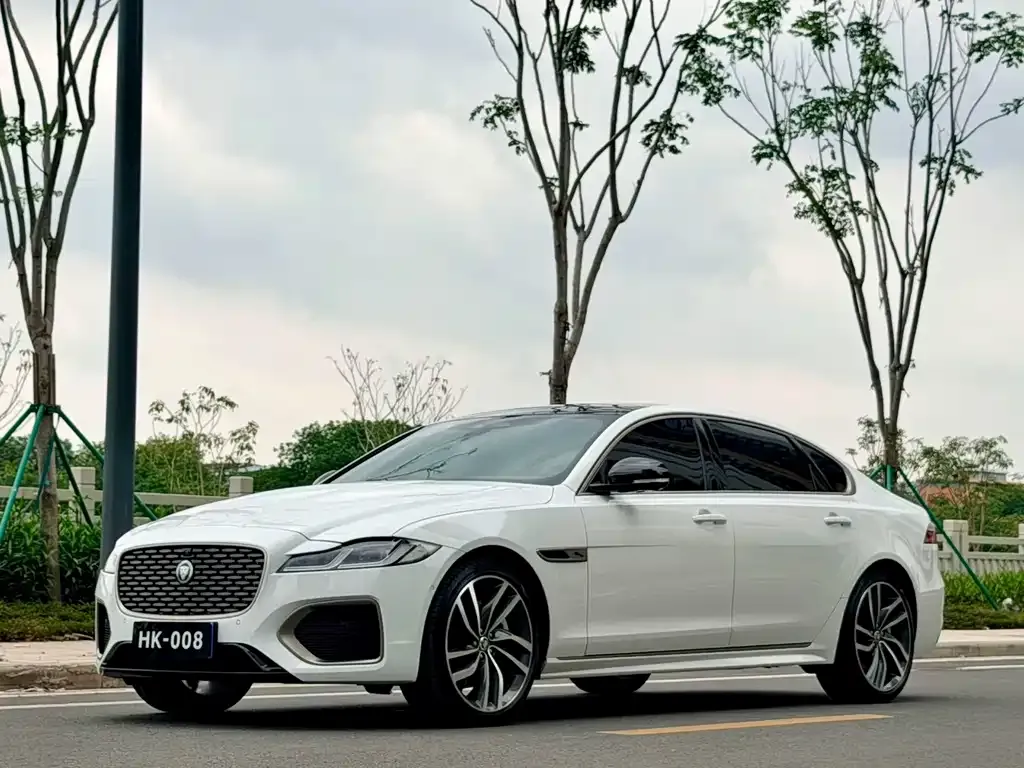 Jaguar XFL — фото 1