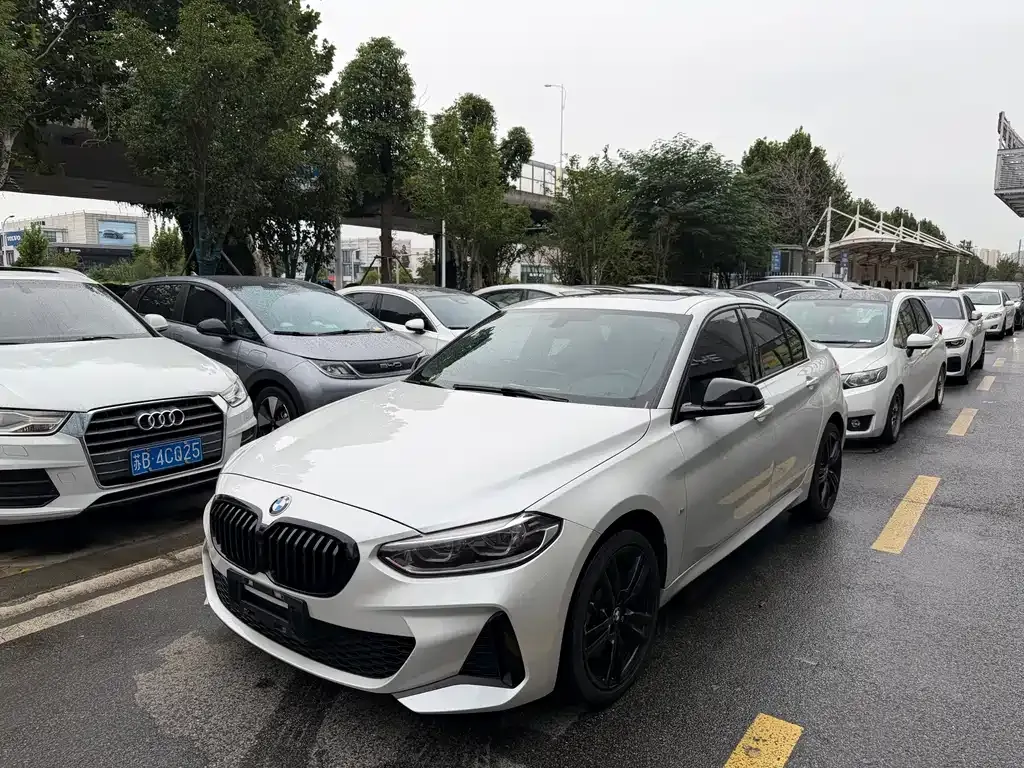 BMW 1 Series — фото 1
