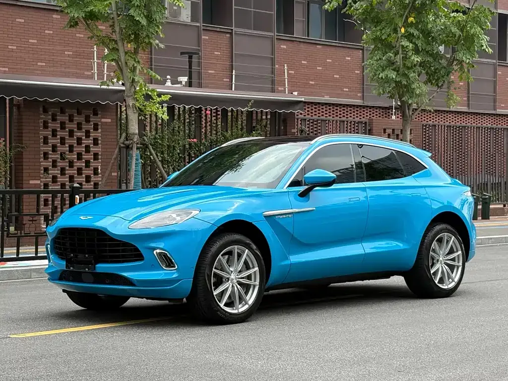Aston Martin DBX — фото 1