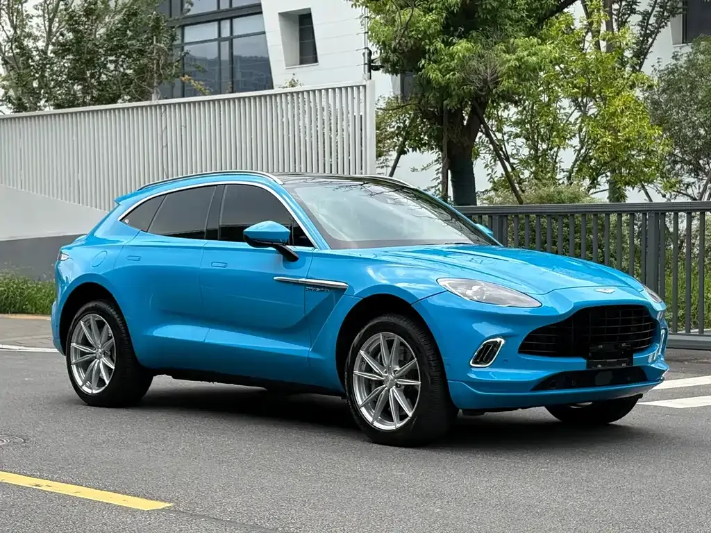 Aston Martin DBX — фото 7