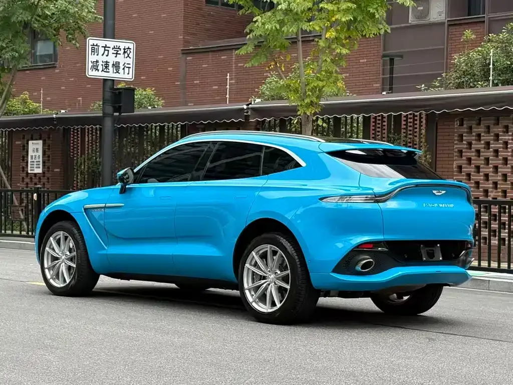 Aston Martin DBX — фото 4