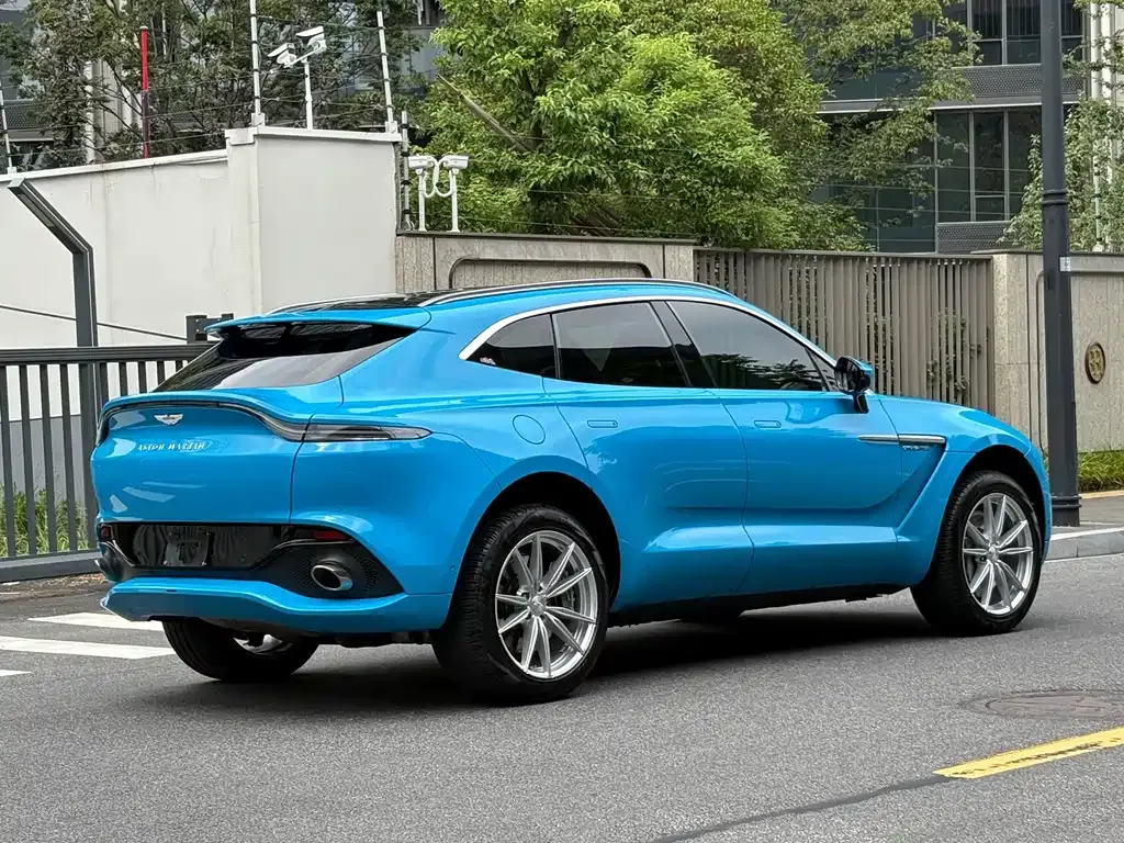 Aston Martin DBX — фото 8