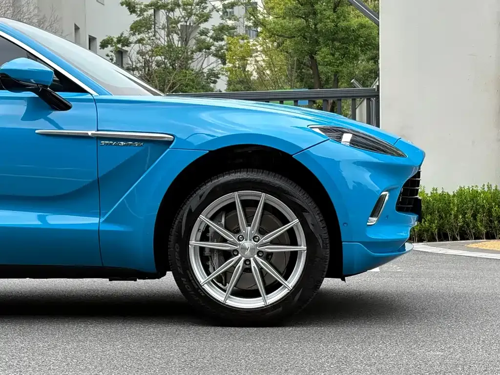 Aston Martin DBX — фото 3