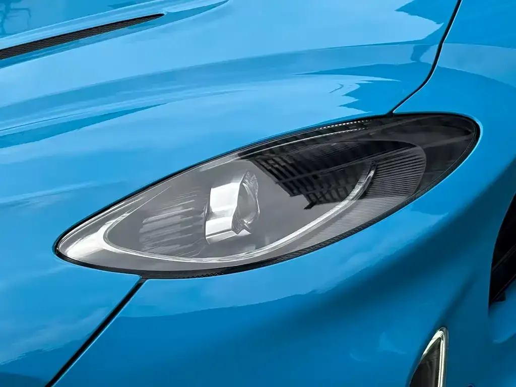 Aston Martin DBX — фото 10