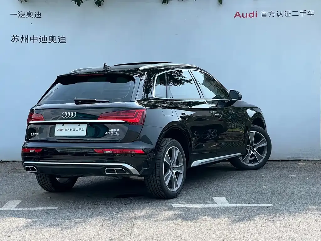 Audi Q5L — фото 10