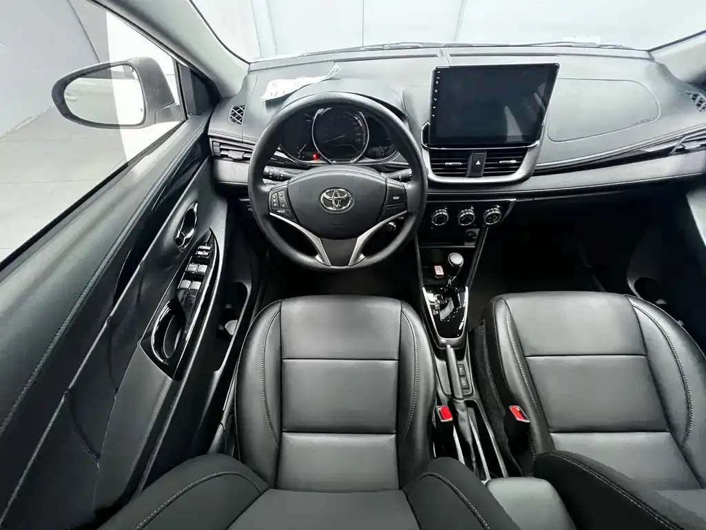 Toyota Yaris L — фото 7