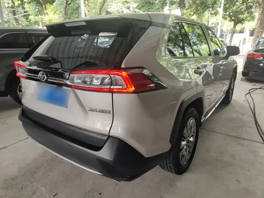 Toyota Wildlander — фото 10