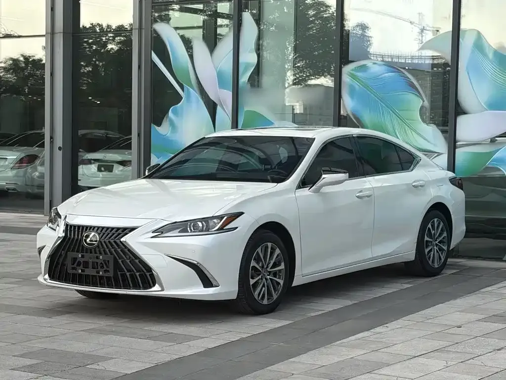 Lexus ES — фото 1