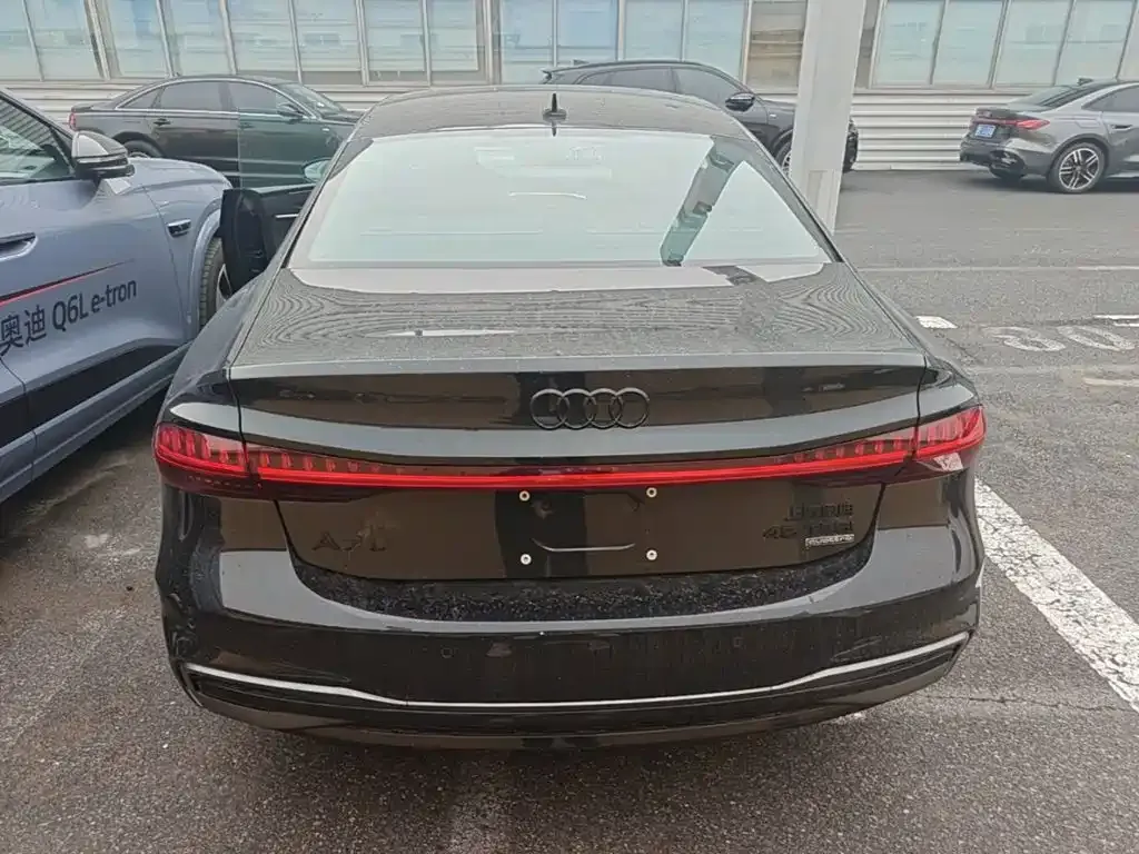 Audi A7L — фото 8