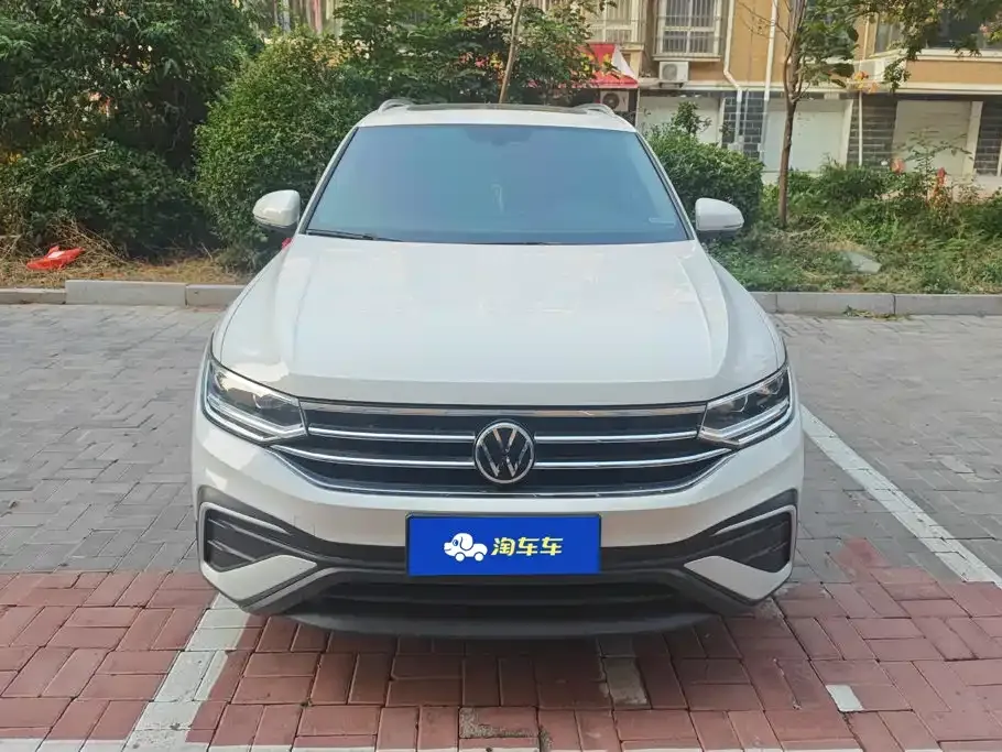 Volkswagen Tiguan L — фото 10