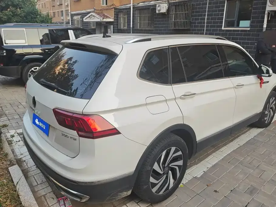 Volkswagen Tiguan L — фото 4