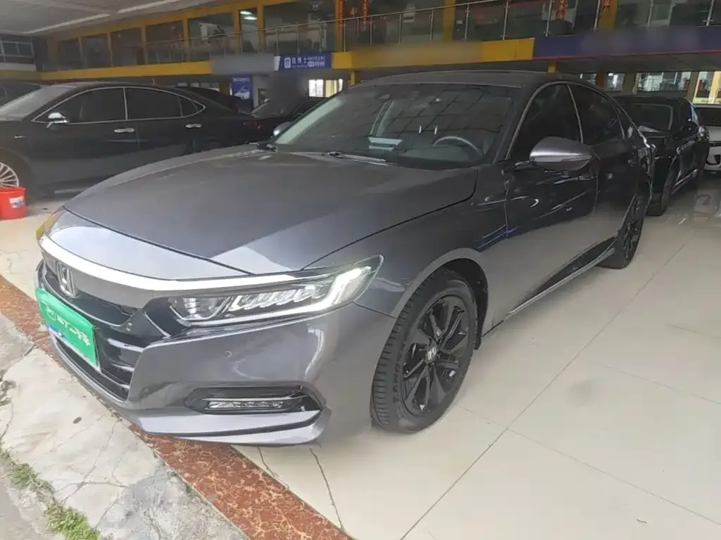Honda Accord — фото 1