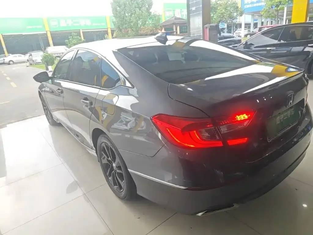 Honda Accord — фото 10