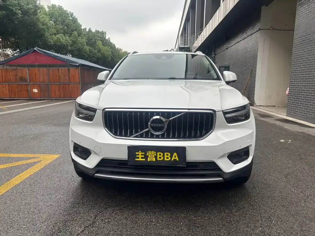 Volvo XC40 — фото 7