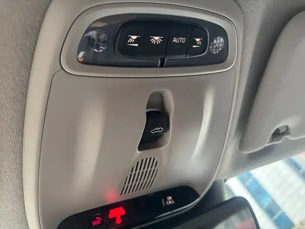 Volvo XC40 — фото 2
