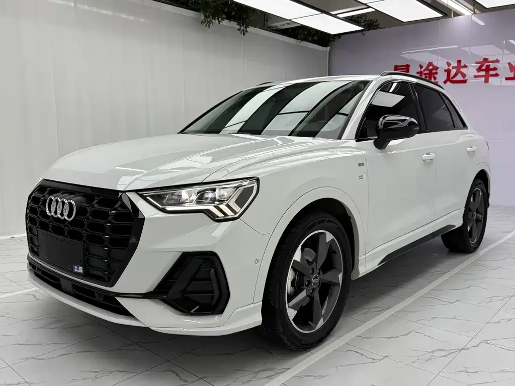 Audi Q3 — фото 1