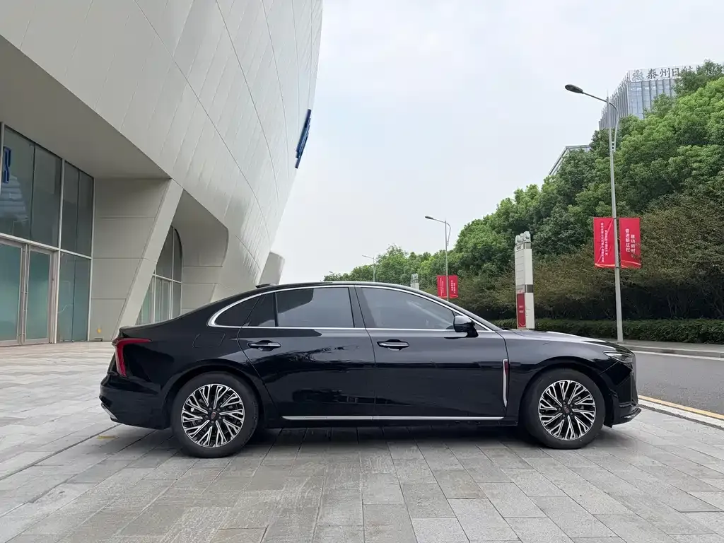 Hongqi H5 — фото 3