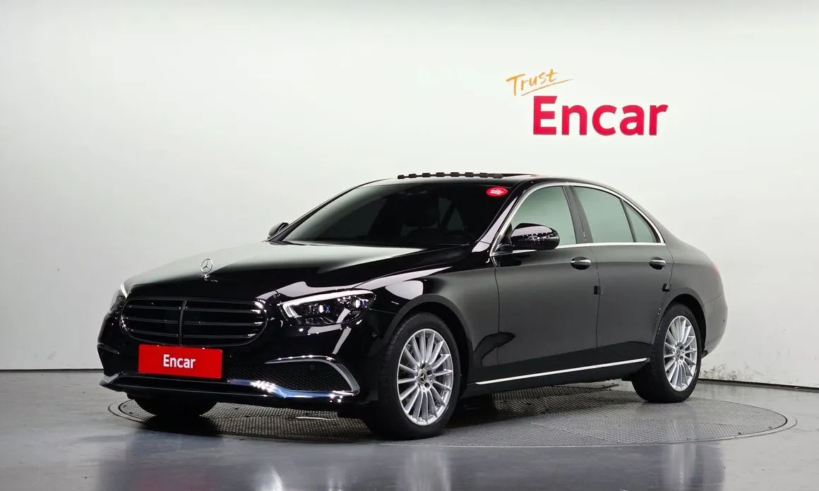 Mercedes-Benz E-Class — фото 1