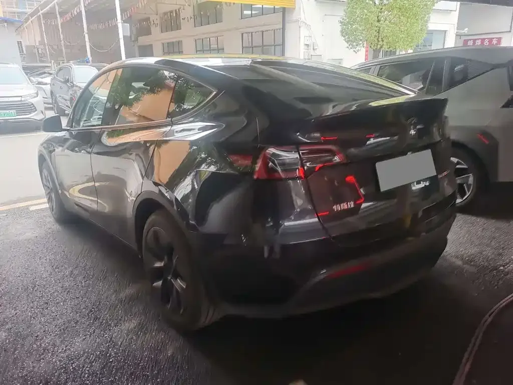 Tesla Model Y — фото 7