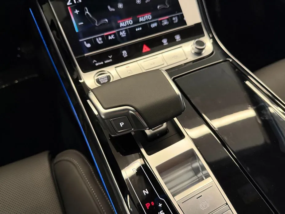 Audi A8 — фото 9