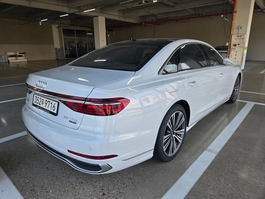 Audi A8 — фото 5