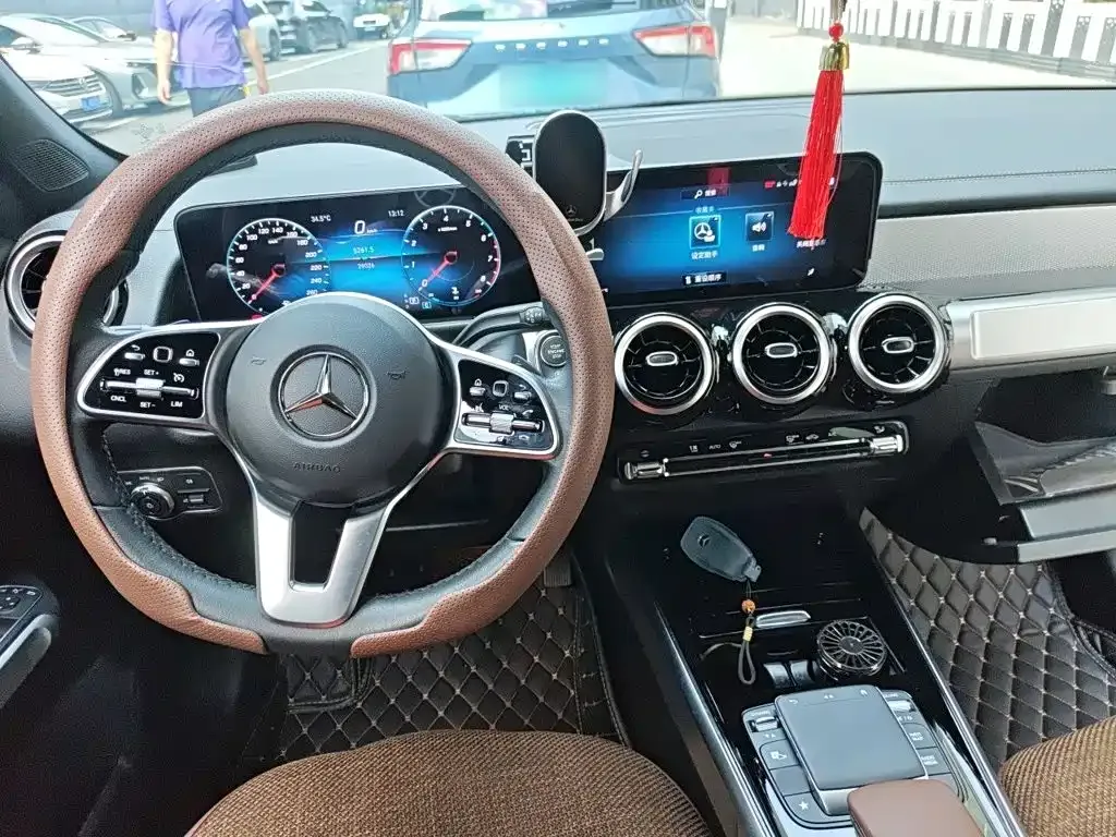 Mercedes-Benz GLB — фото 10