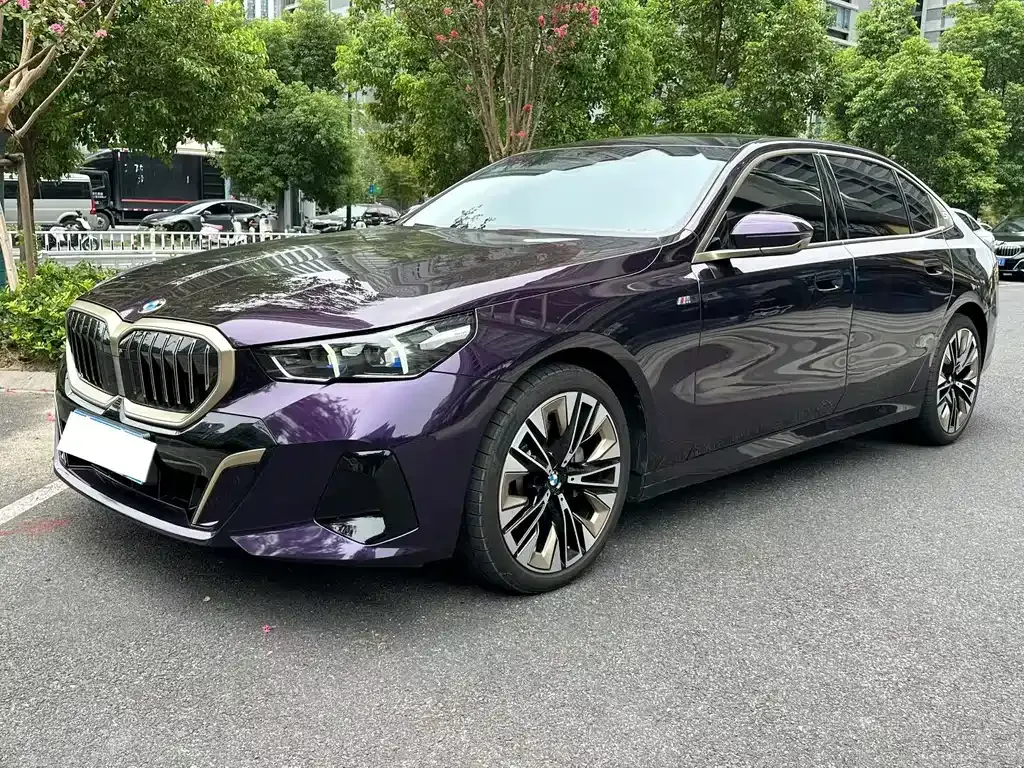 BMW 5 Series — фото 1
