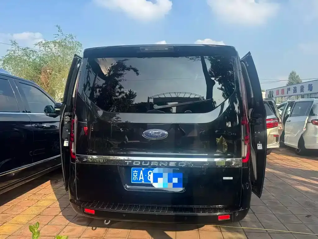 Ford Tourneo — фото 2