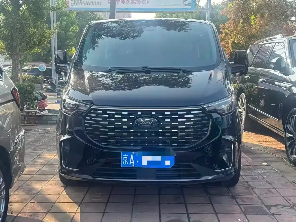 Ford Tourneo — фото 10