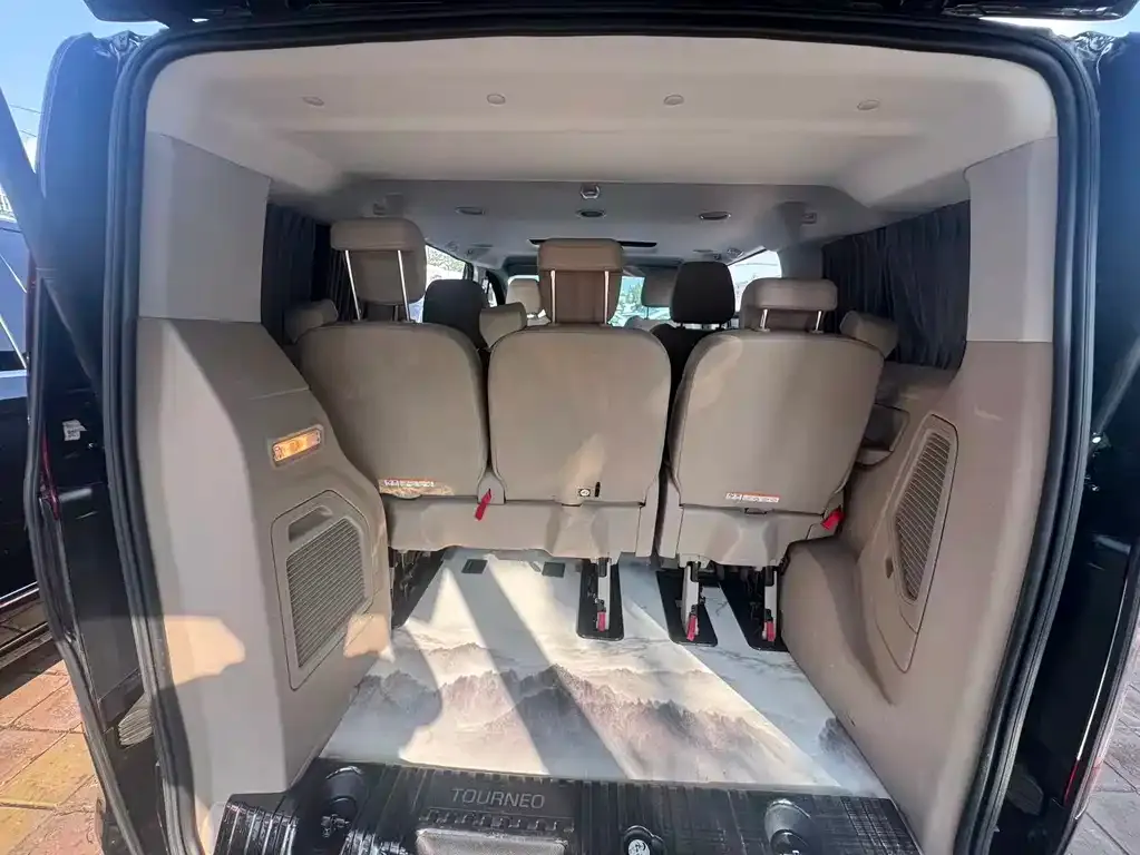 Ford Tourneo — фото 6