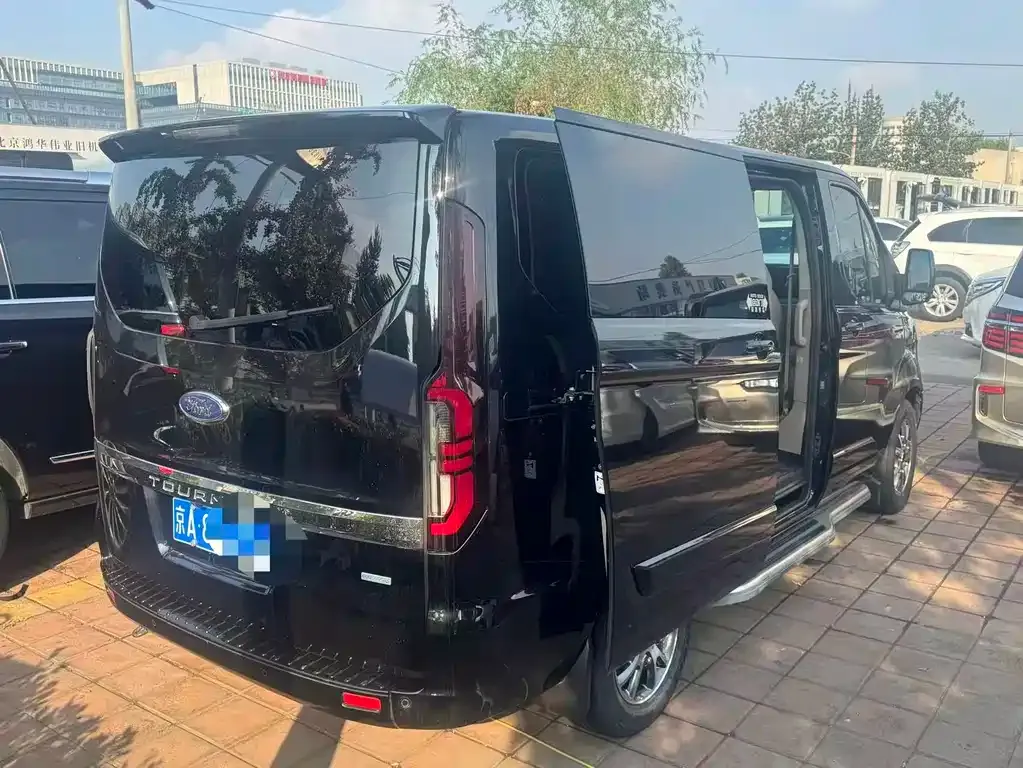 Ford Tourneo — фото 7