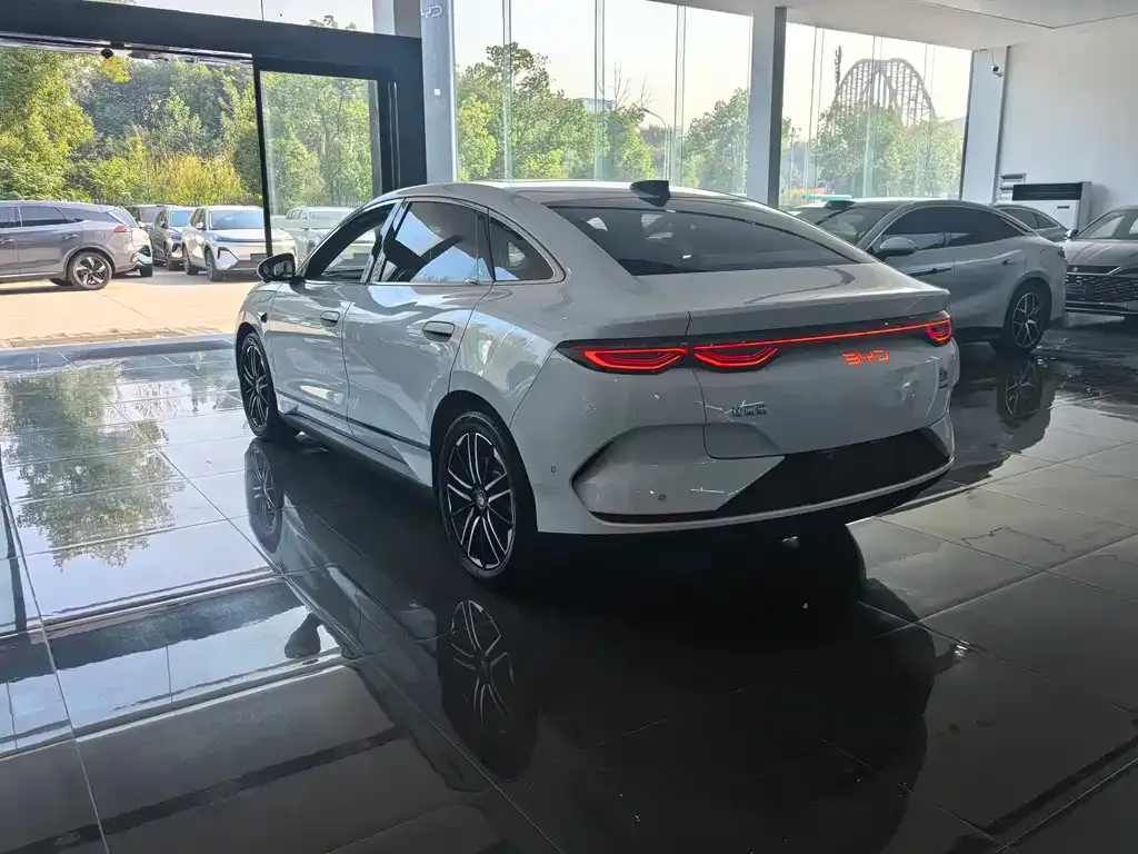 BYD Qin L — фото 6