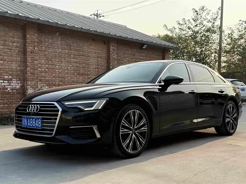 Audi A6L — фото 1