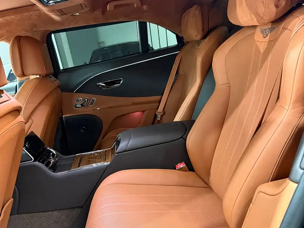 Bentley Flying Spur — фото 5