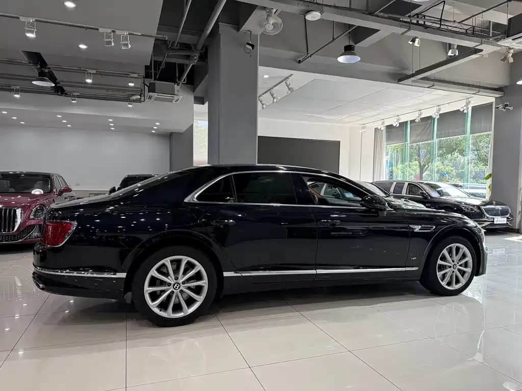 Bentley Flying Spur — фото 6